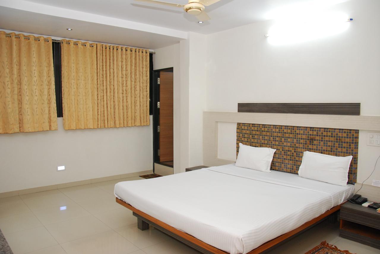 Excellency Inn Nashik Dış mekan fotoğraf